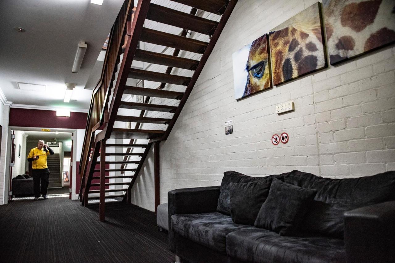 The Emperors Crown Hostel Perth Buitenkant foto