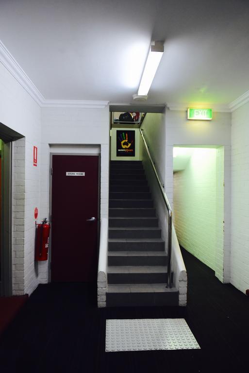 The Emperors Crown Hostel Perth Buitenkant foto