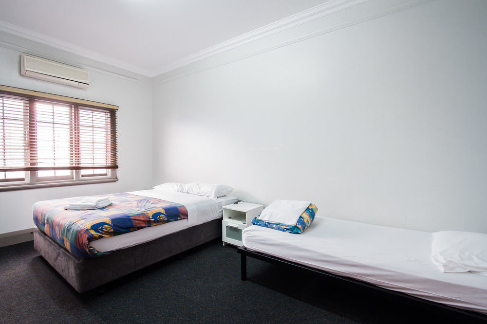 The Emperors Crown Hostel Perth Buitenkant foto