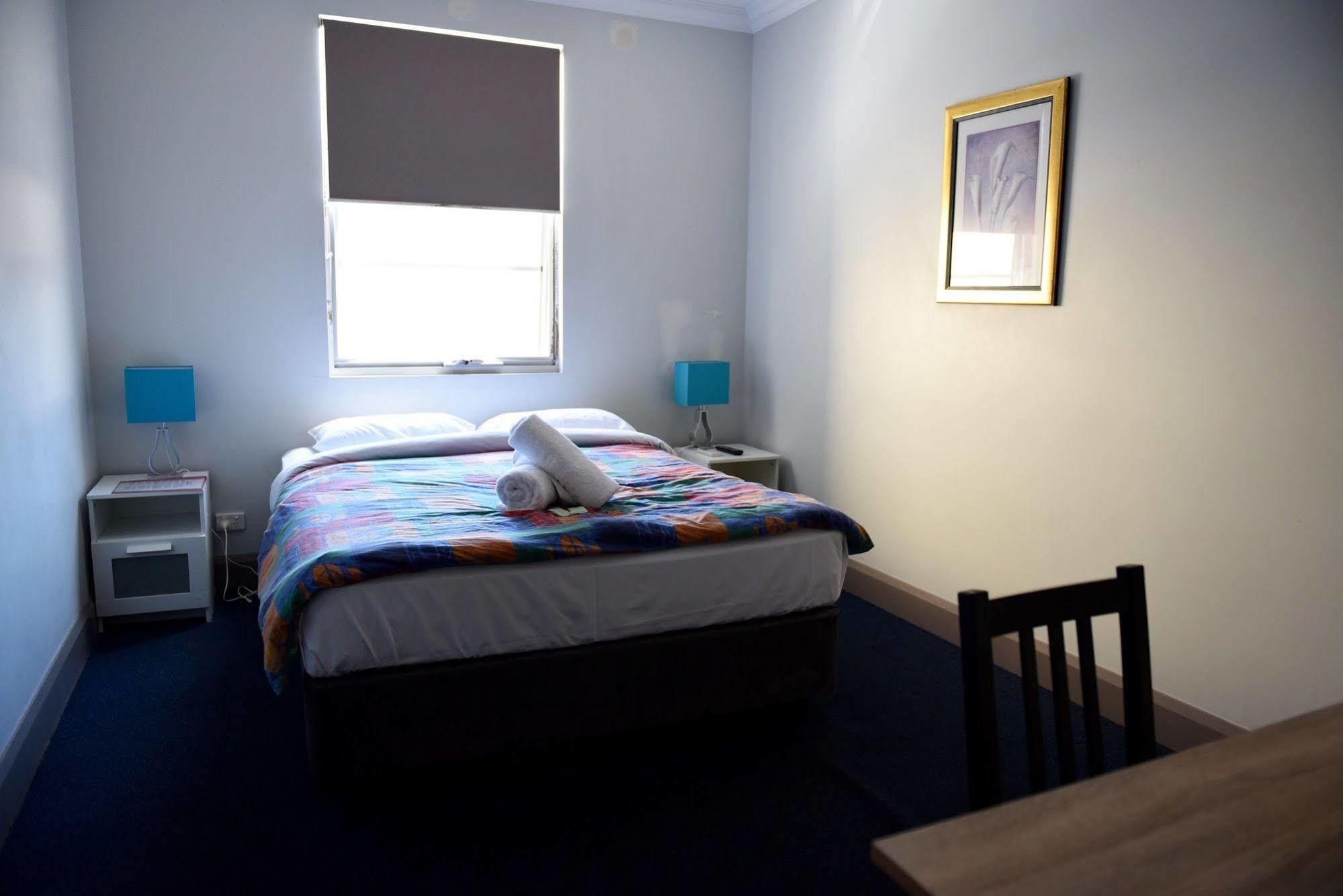 The Emperors Crown Hostel Perth Buitenkant foto