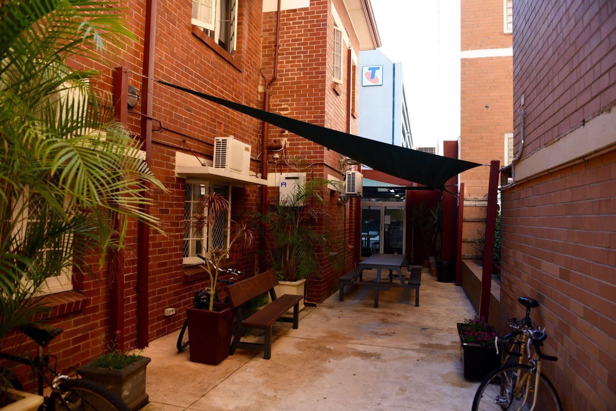 The Emperors Crown Hostel Perth Buitenkant foto
