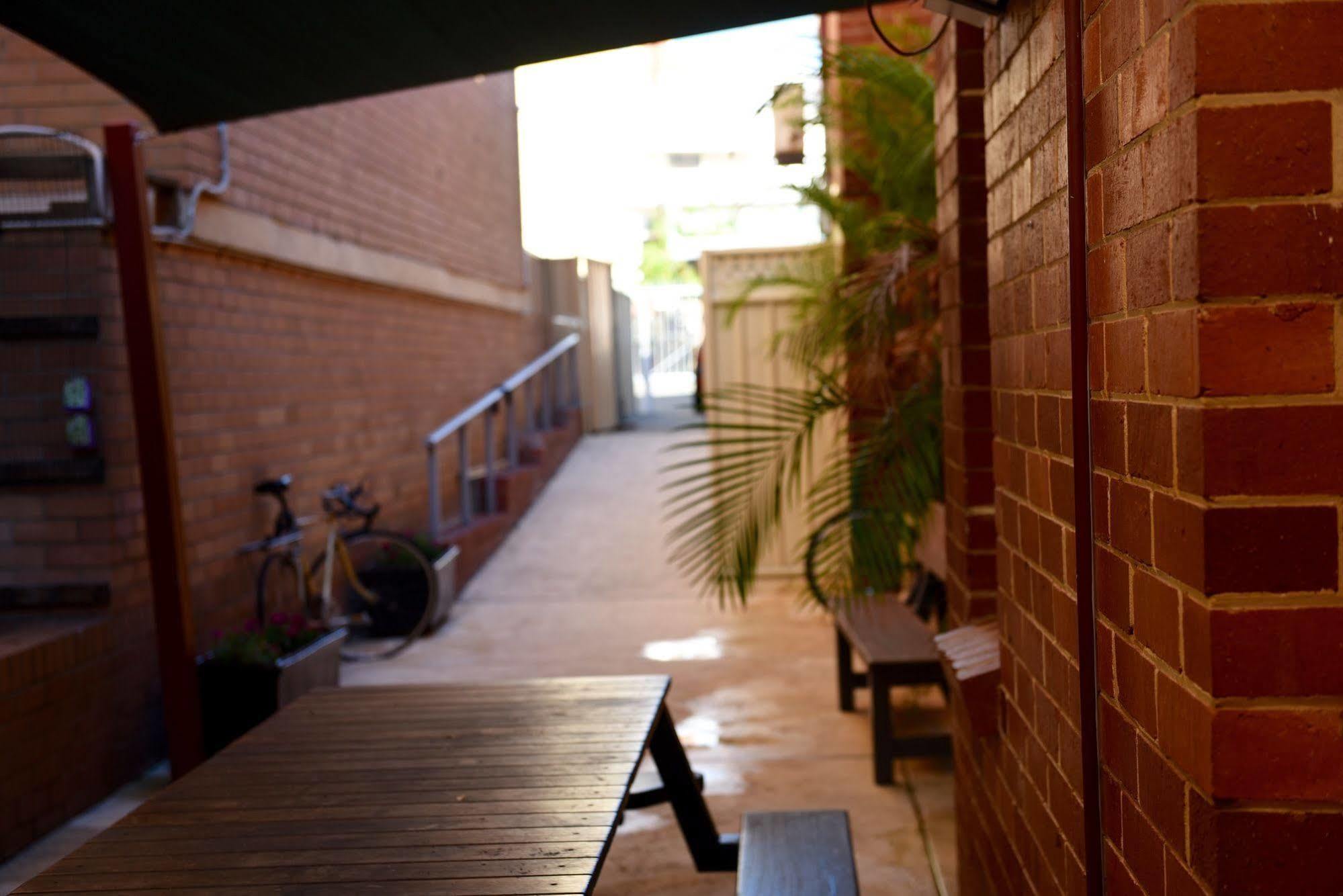 The Emperors Crown Hostel Perth Buitenkant foto